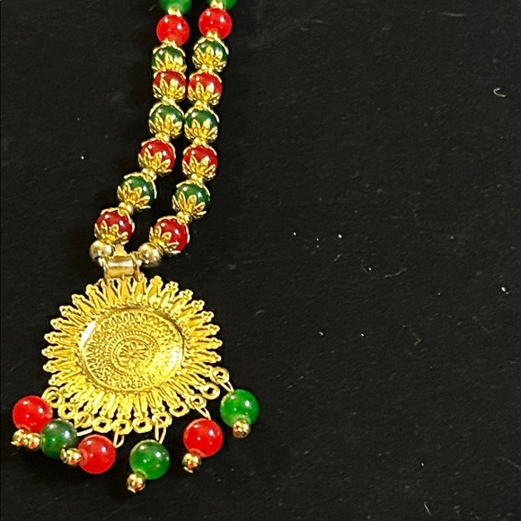 Indian Gold Tone, Green and Red Necklace! - Picture 8 of 17